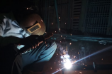 电焊工(电焊工：身披焊接盔甲的钢铁之吼)